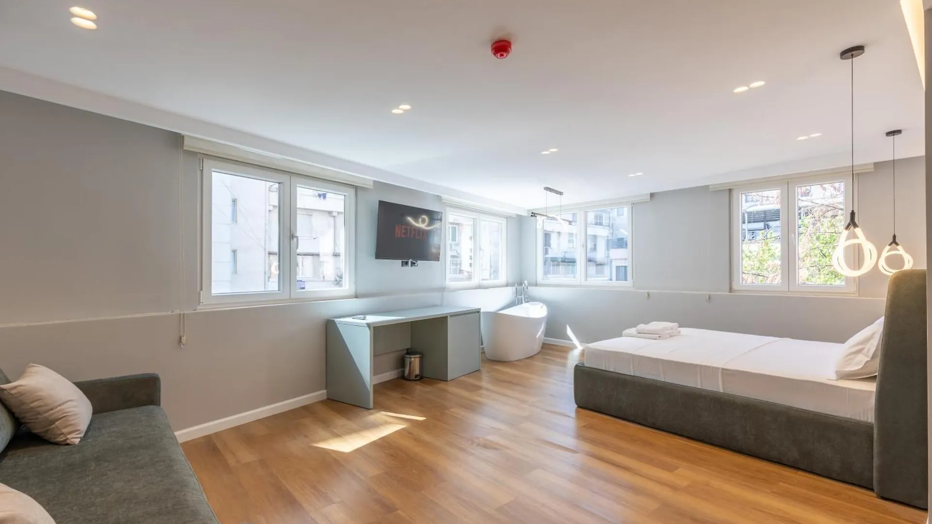 Rooms City Center 티라나